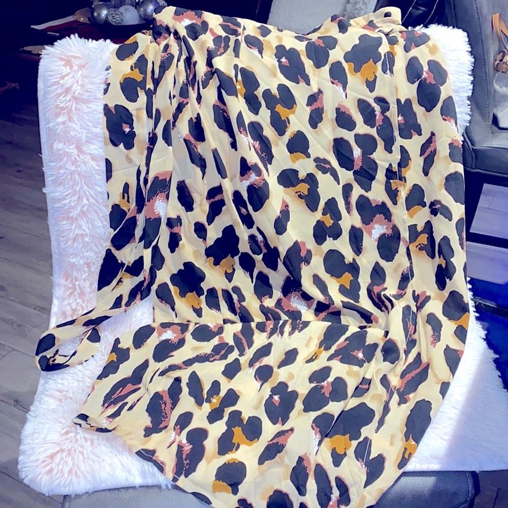 🎈5 items for $20 bundles Cheetah print wrap around skirt new in bag Size medium